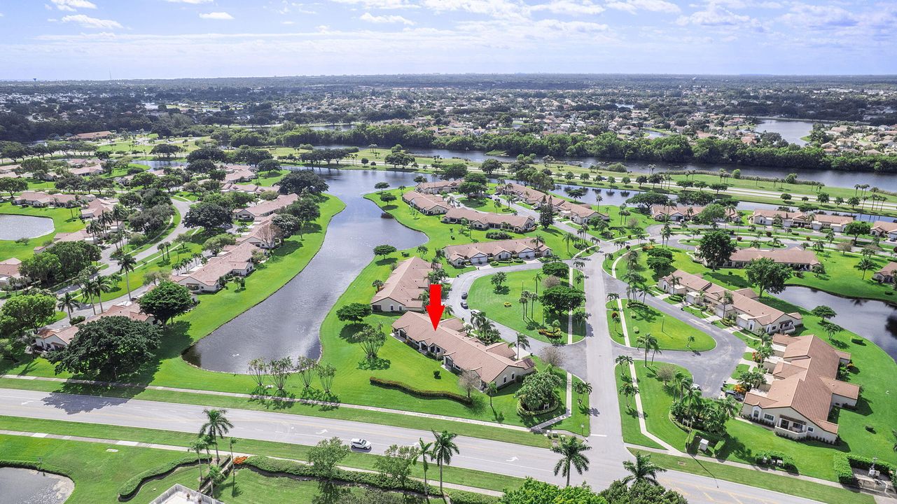 For Sale: $335,000 (2 beds, 2 baths, 1062 Square Feet)