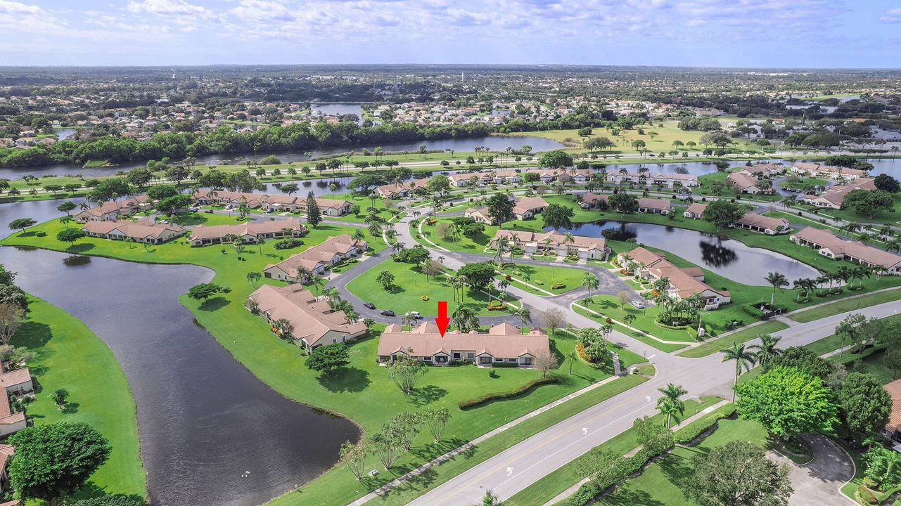 For Sale: $335,000 (2 beds, 2 baths, 1062 Square Feet)