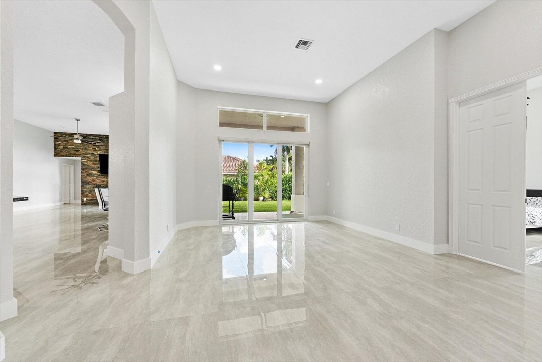 Active With Contract: $6,750 (5 beds, 3 baths, 2805 Square Feet)