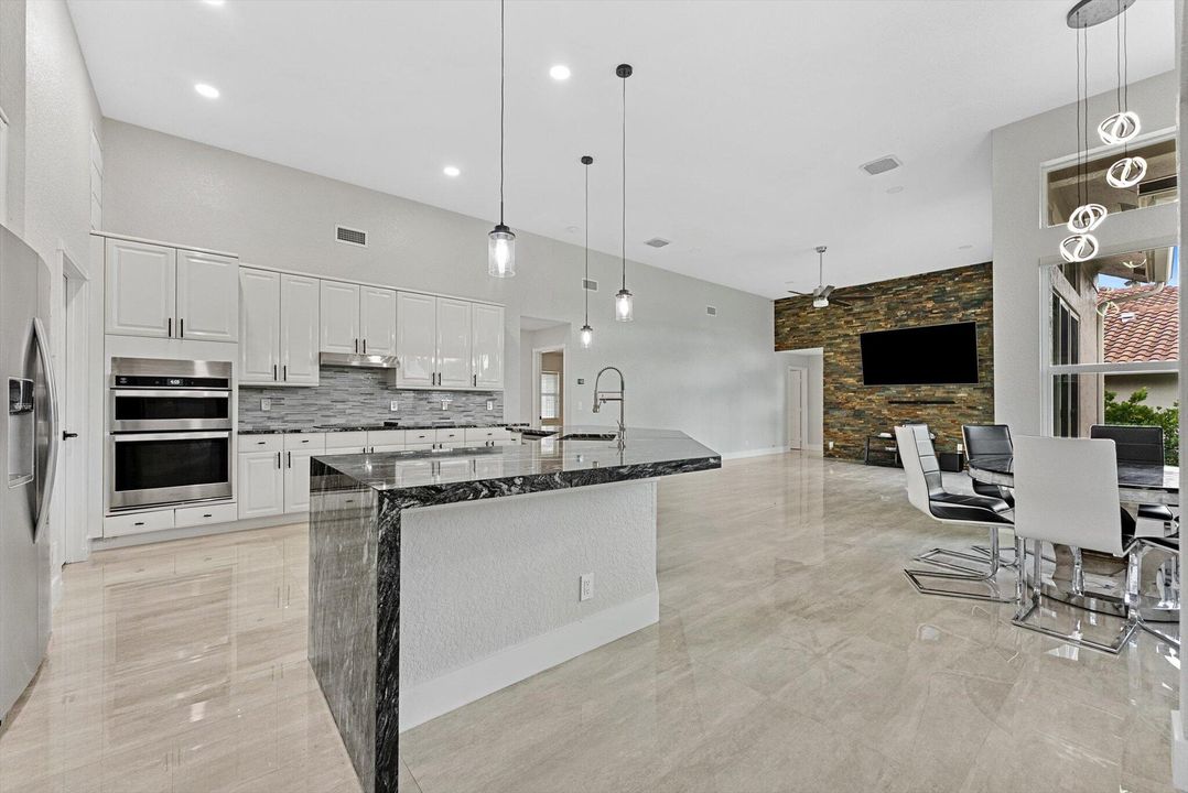 Active With Contract: $6,750 (5 beds, 3 baths, 2805 Square Feet)