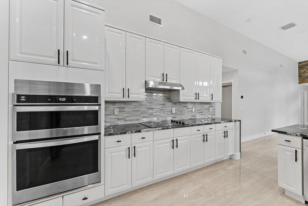 Active With Contract: $6,750 (5 beds, 3 baths, 2805 Square Feet)