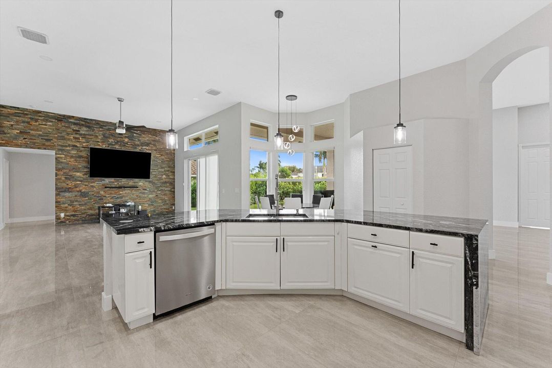 Active With Contract: $6,750 (5 beds, 3 baths, 2805 Square Feet)