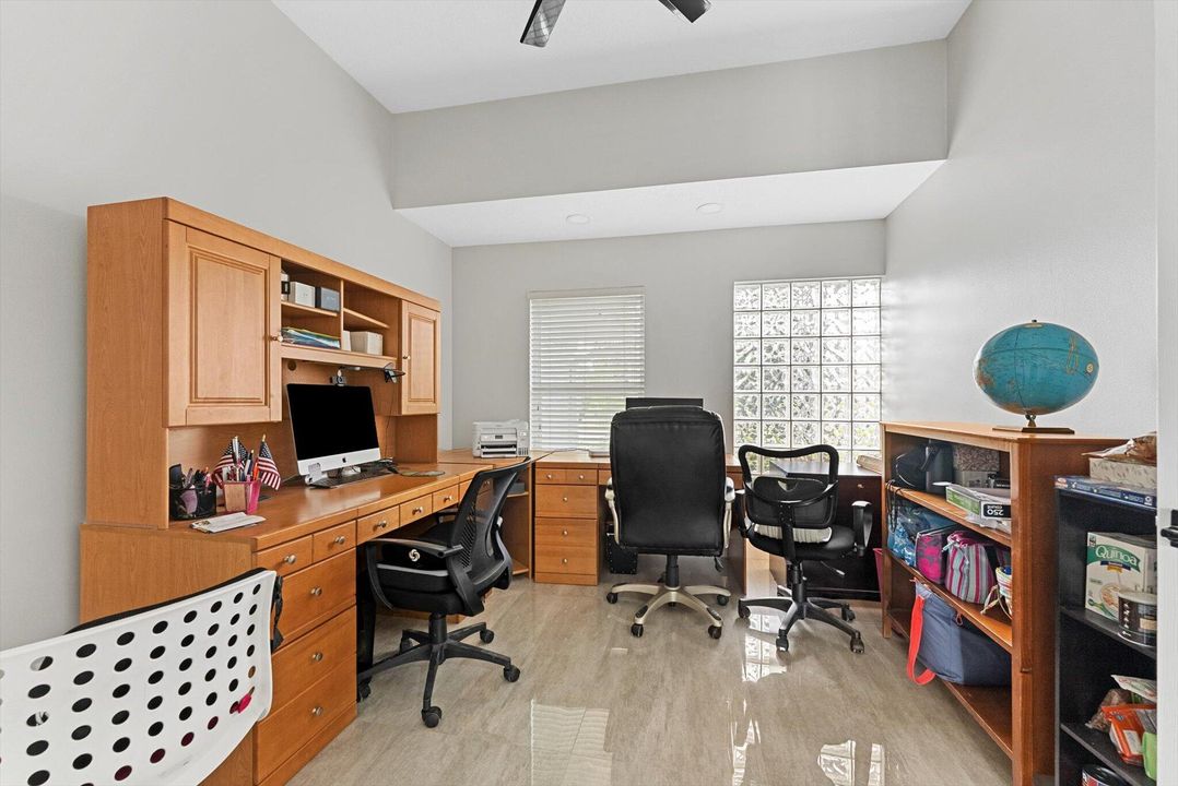 Active With Contract: $6,750 (5 beds, 3 baths, 2805 Square Feet)