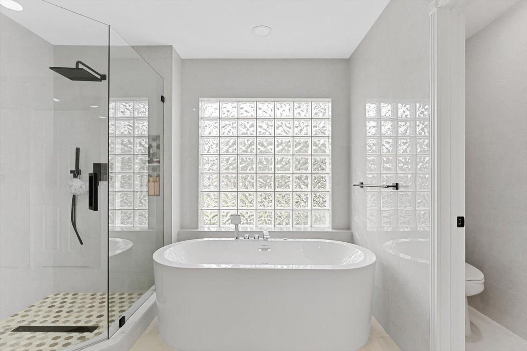 Active With Contract: $6,750 (5 beds, 3 baths, 2805 Square Feet)