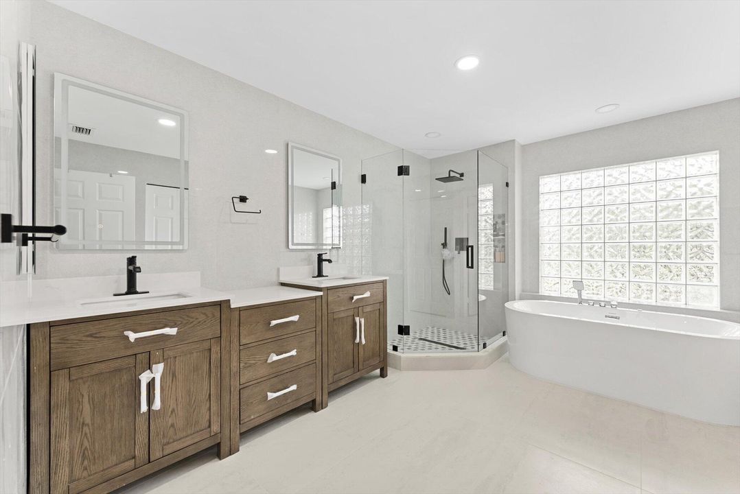 Active With Contract: $6,750 (5 beds, 3 baths, 2805 Square Feet)