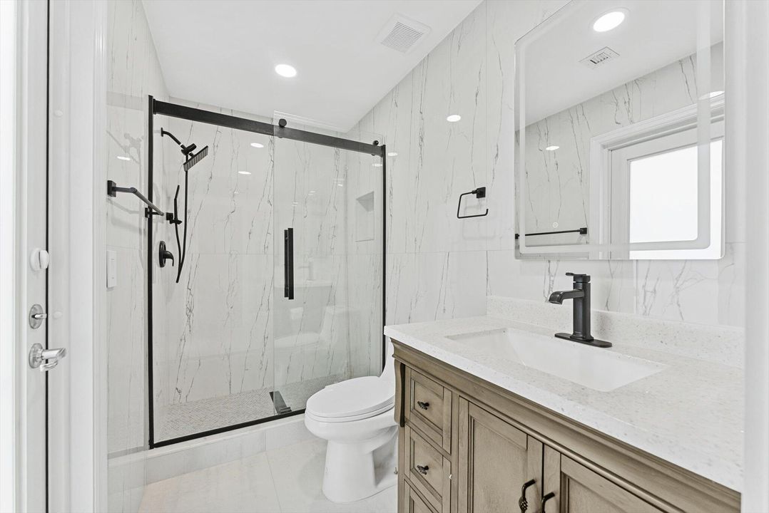 Active With Contract: $6,750 (5 beds, 3 baths, 2805 Square Feet)