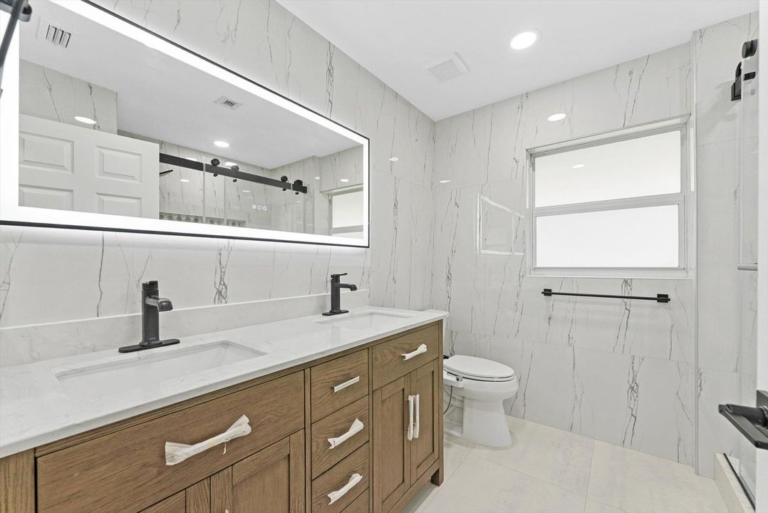 Active With Contract: $6,750 (5 beds, 3 baths, 2805 Square Feet)