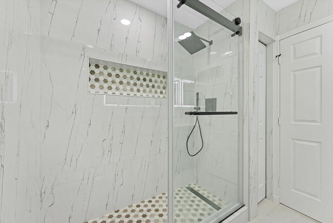 Active With Contract: $6,750 (5 beds, 3 baths, 2805 Square Feet)