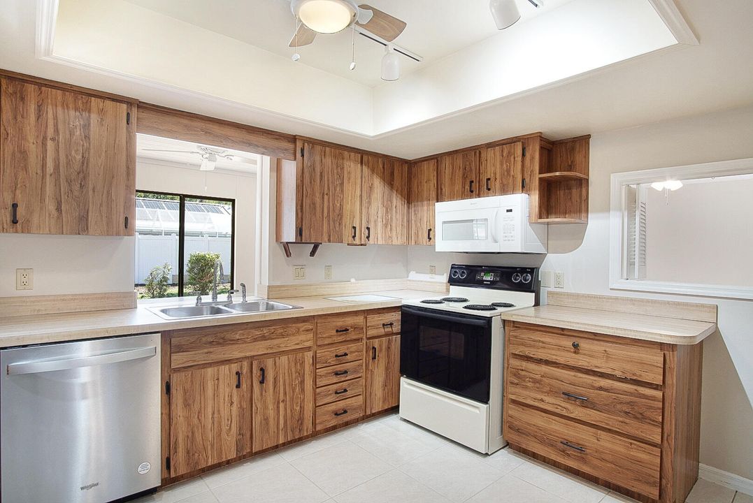 For Sale: $425,000 (3 beds, 2 baths, 2401 Square Feet)