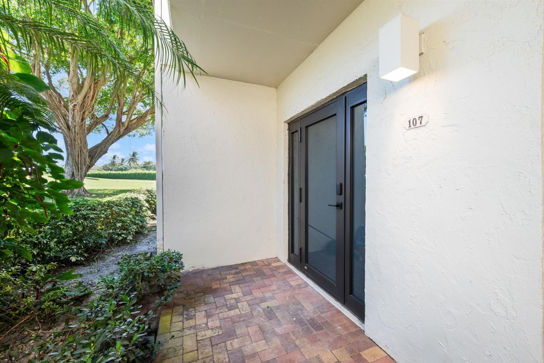 For Sale: $915,000 (3 beds, 2 baths, 1864 Square Feet)