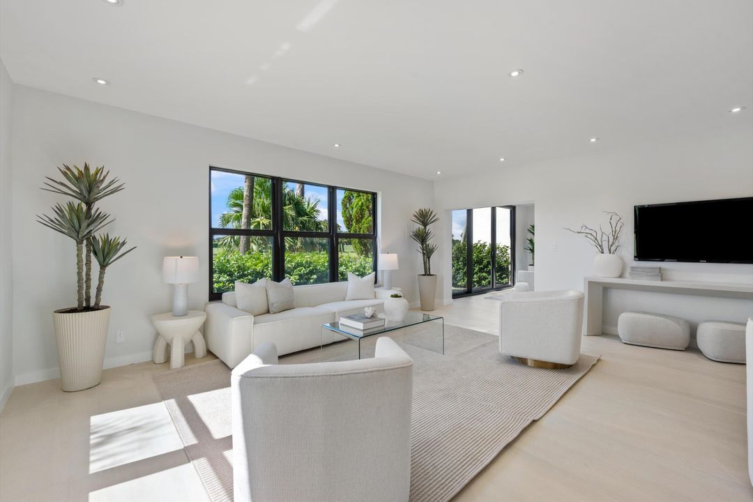 For Sale: $915,000 (3 beds, 2 baths, 1864 Square Feet)