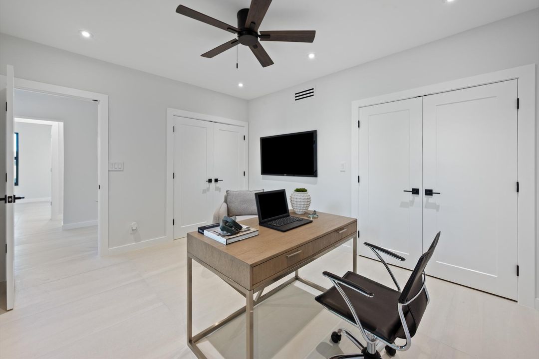 For Sale: $915,000 (3 beds, 2 baths, 1864 Square Feet)