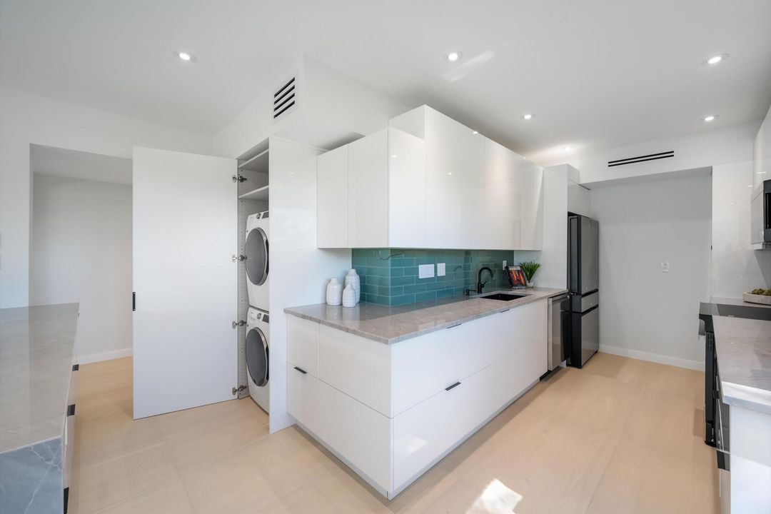 For Sale: $915,000 (3 beds, 2 baths, 1864 Square Feet)