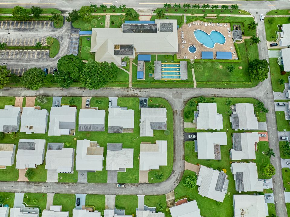 Active With Contract: $2,500 (2 beds, 2 baths, 1428 Square Feet)