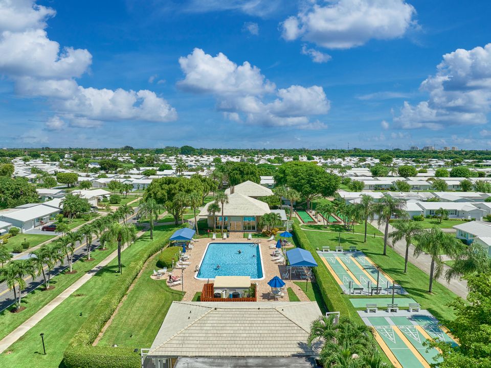 Active With Contract: $2,500 (2 beds, 2 baths, 1428 Square Feet)