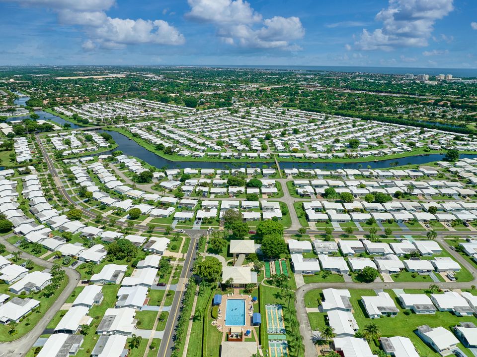 Active With Contract: $2,500 (2 beds, 2 baths, 1428 Square Feet)