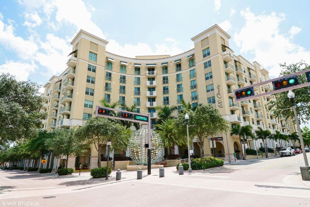 合同活跃: $3,000 (2 贝兹, 2 浴室, 1130 平方英尺)