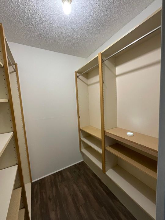 合同活跃: $2,190 (2 贝兹, 2 浴室, 1236 平方英尺)