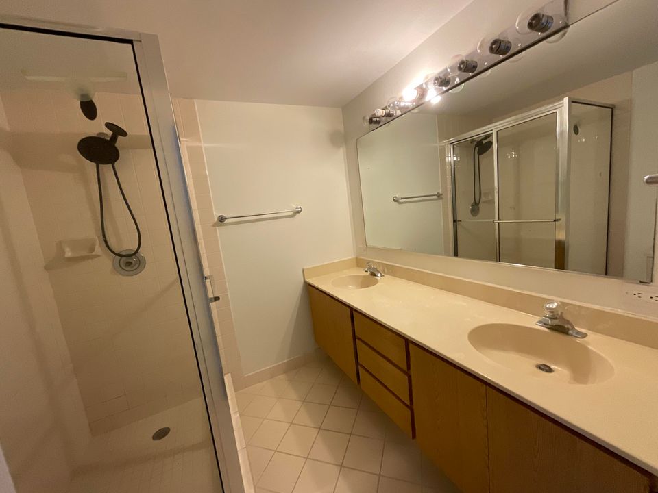 合同活跃: $2,190 (2 贝兹, 2 浴室, 1236 平方英尺)