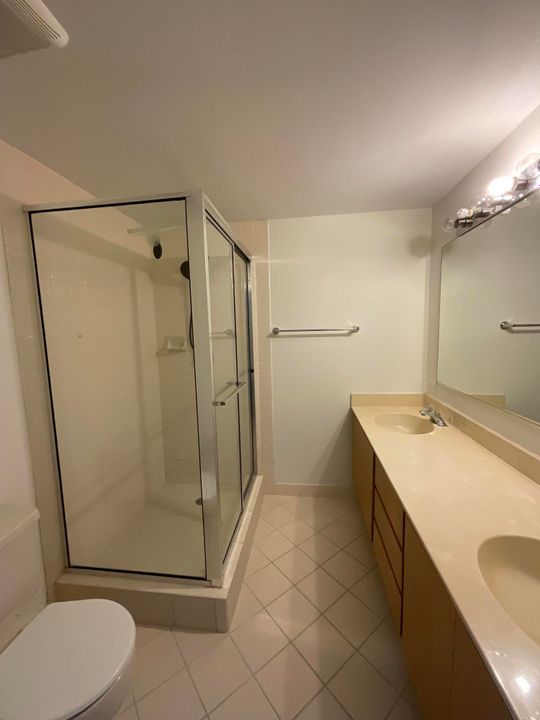 合同活跃: $2,190 (2 贝兹, 2 浴室, 1236 平方英尺)