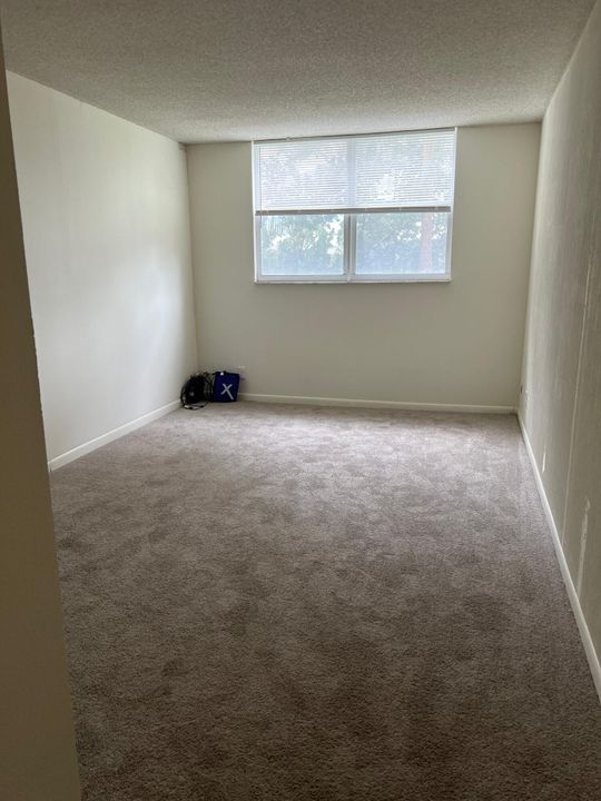 Activo con contrato: $2,200 (2 camas, 2 baños, 983 Pies cuadrados)