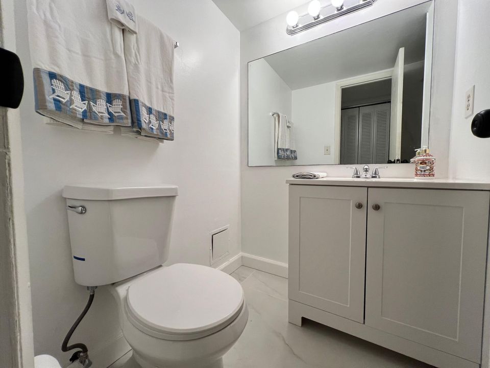 Activo con contrato: $2,200 (2 camas, 2 baños, 983 Pies cuadrados)