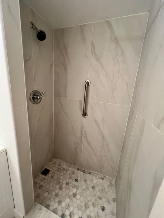 Activo con contrato: $2,200 (2 camas, 2 baños, 983 Pies cuadrados)