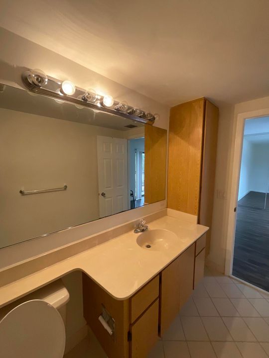 合同活跃: $2,190 (2 贝兹, 2 浴室, 1236 平方英尺)