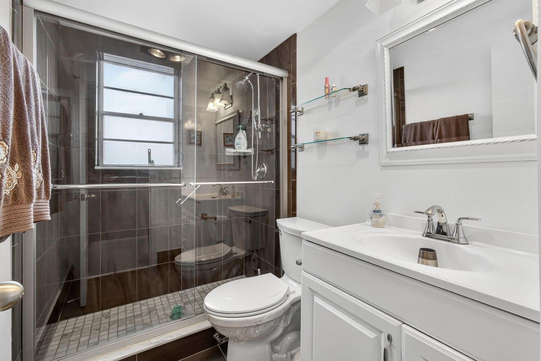For Sale: $187,500 (2 beds, 2 baths, 798 Square Feet)