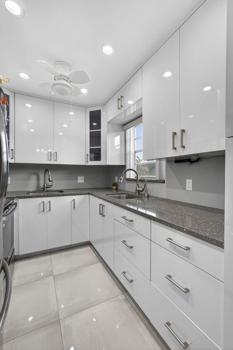 For Sale: $187,500 (2 beds, 2 baths, 798 Square Feet)