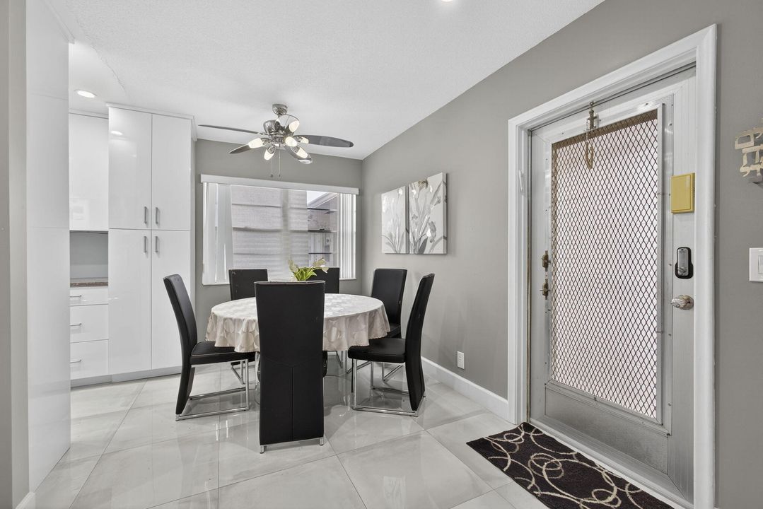 For Sale: $187,500 (2 beds, 2 baths, 798 Square Feet)