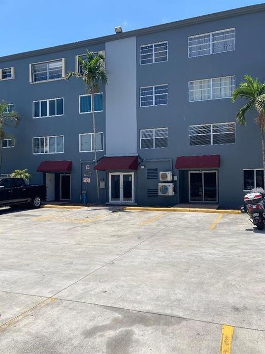 Recently Rented: $1,800 (2 beds, 2 baths, 1040 Square Feet)