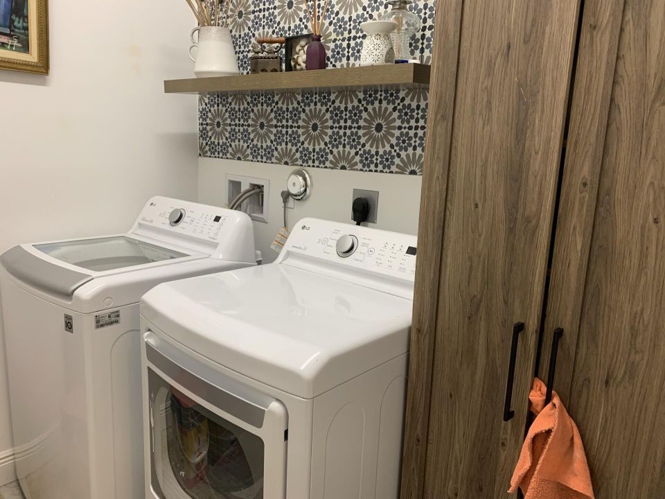 For Sale: $445,000 (4 beds, 3 baths, 2120 Square Feet)