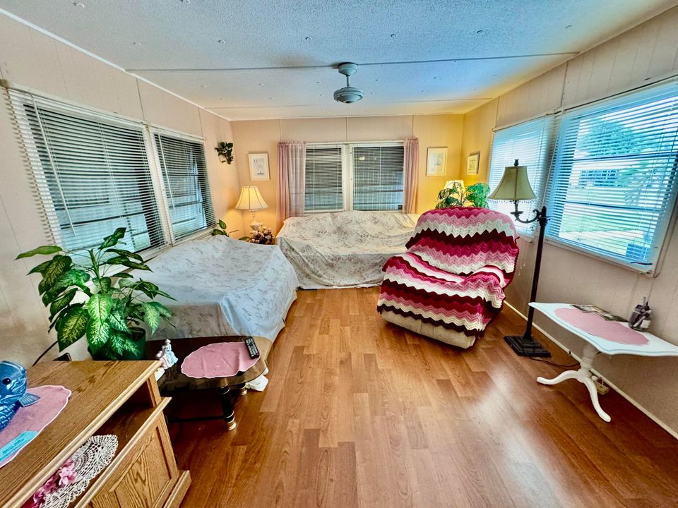 待售: $93,499 (1 贝兹, 1 浴室, 470 平方英尺)