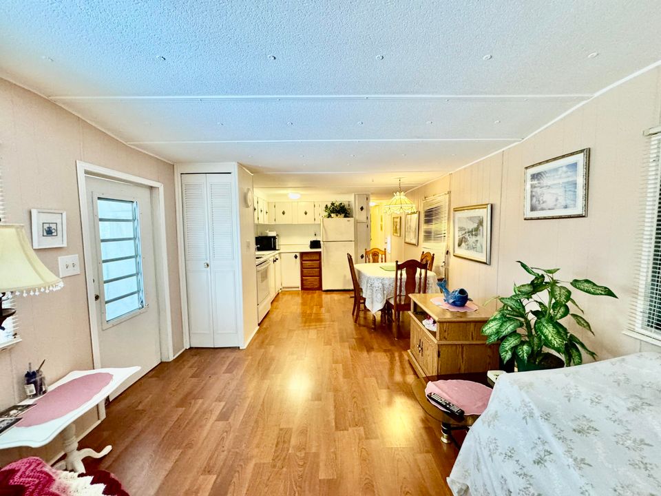 待售: $93,499 (1 贝兹, 1 浴室, 470 平方英尺)