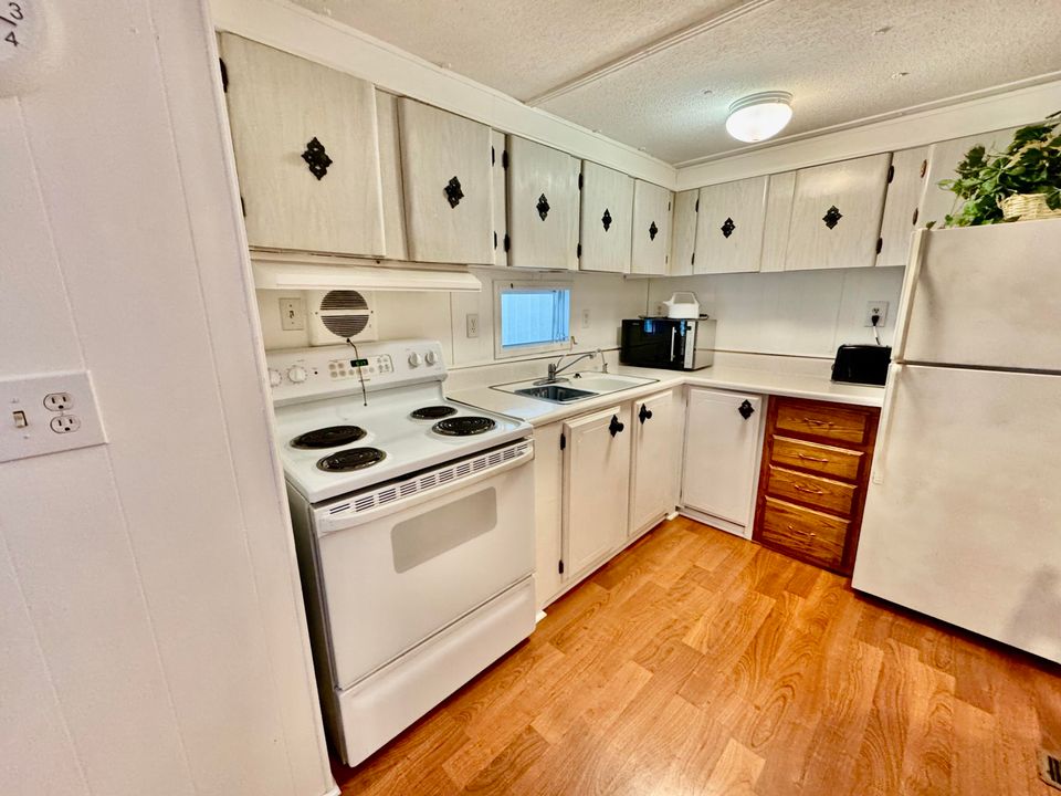 待售: $93,499 (1 贝兹, 1 浴室, 470 平方英尺)