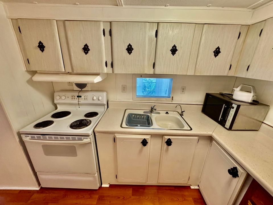 待售: $93,499 (1 贝兹, 1 浴室, 470 平方英尺)