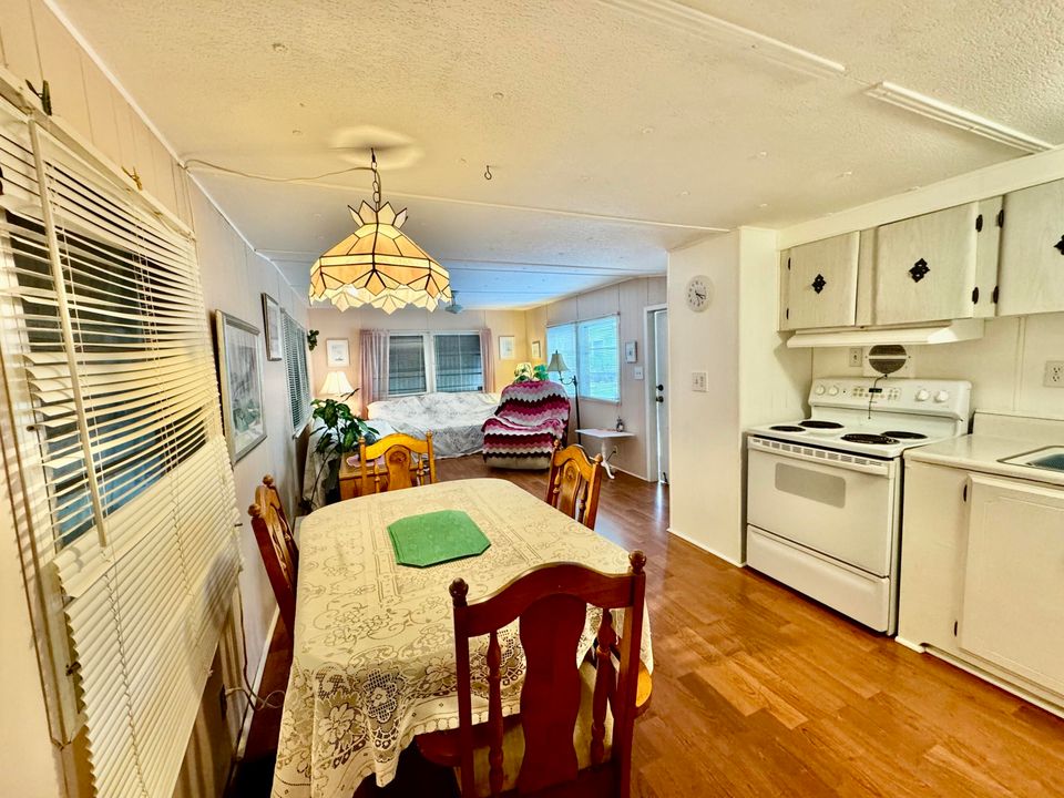 待售: $93,499 (1 贝兹, 1 浴室, 470 平方英尺)