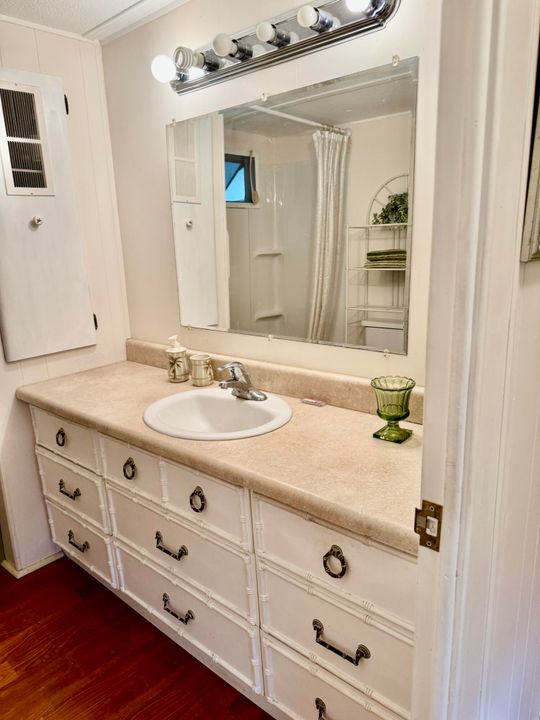 待售: $93,499 (1 贝兹, 1 浴室, 470 平方英尺)