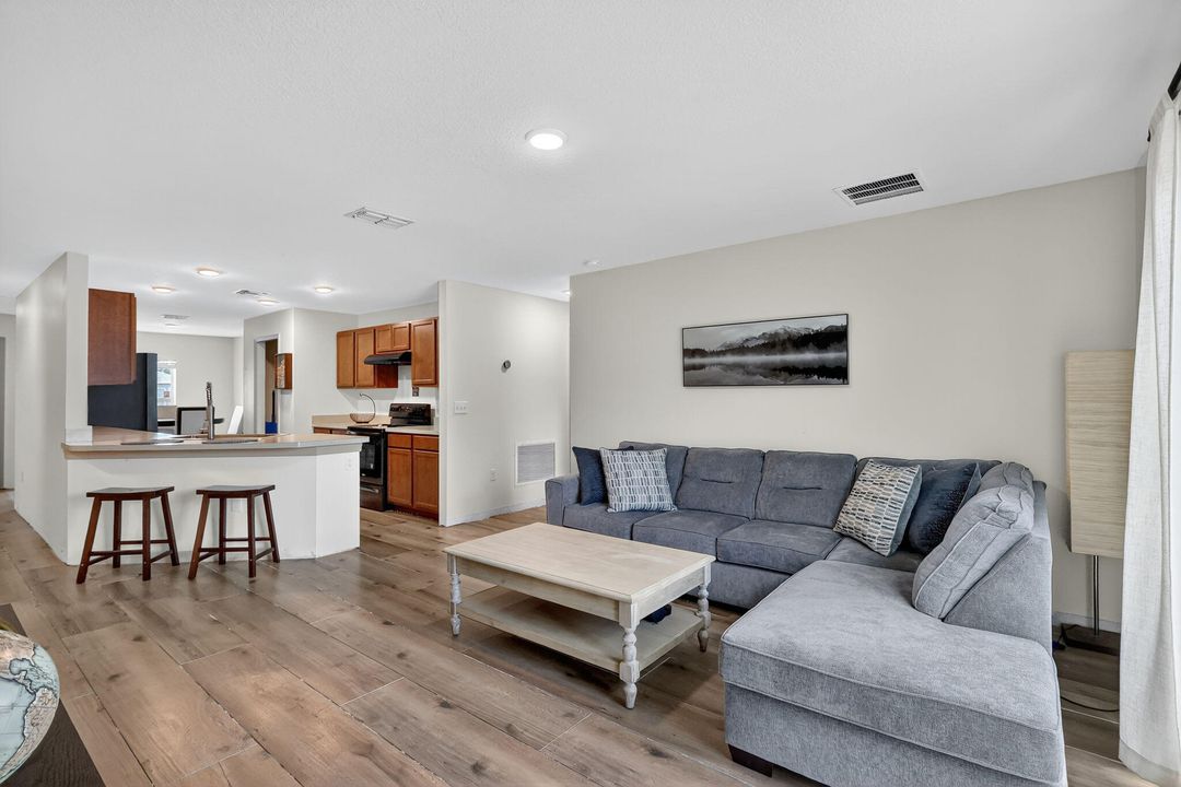 For Sale: $389,900 (3 beds, 2 baths, 1552 Square Feet)