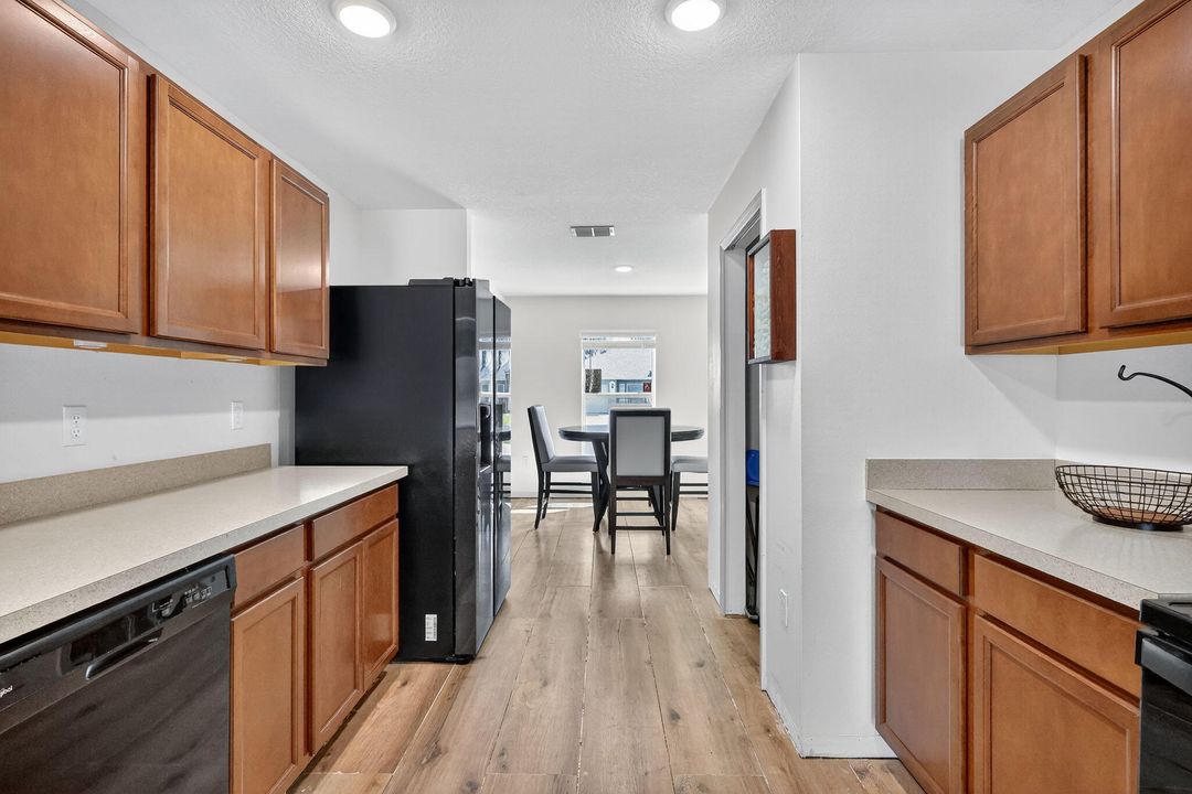 For Sale: $389,900 (3 beds, 2 baths, 1552 Square Feet)