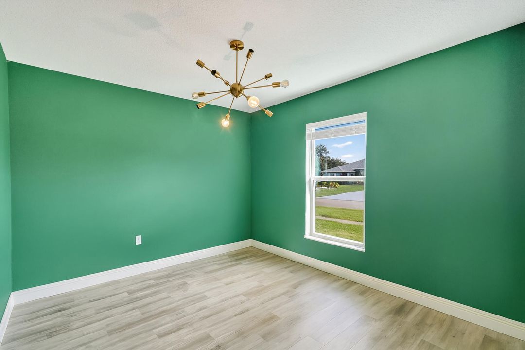 For Sale: $389,900 (3 beds, 2 baths, 1552 Square Feet)