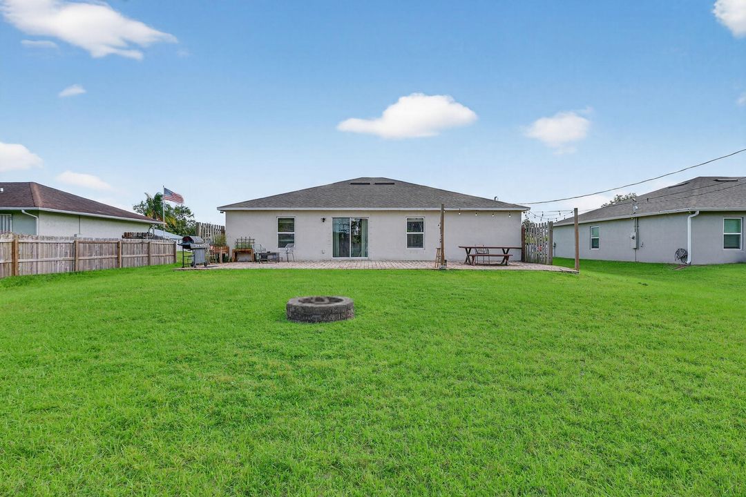 For Sale: $389,900 (3 beds, 2 baths, 1552 Square Feet)