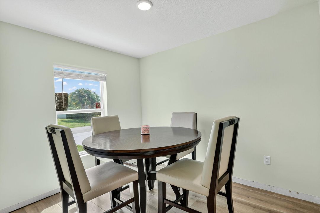 For Sale: $389,900 (3 beds, 2 baths, 1552 Square Feet)