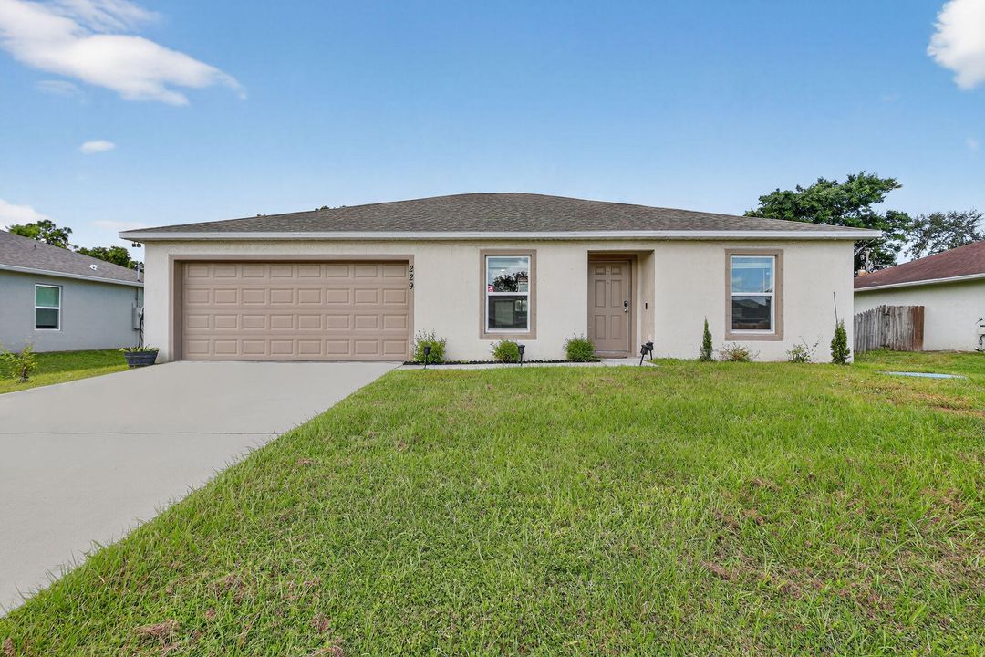 For Sale: $389,900 (3 beds, 2 baths, 1552 Square Feet)
