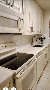 For Sale: $159,500 (1 beds, 1 baths, 1100 Square Feet)