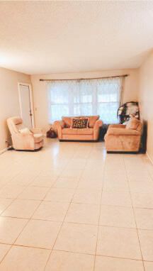 For Sale: $159,500 (1 beds, 1 baths, 1100 Square Feet)