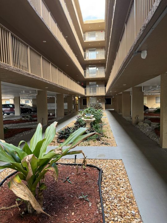 For Sale: $169,000 (2 beds, 2 baths, 1350 Square Feet)