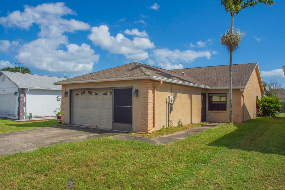 Recently Sold: $239,900 (2 beds, 2 baths, 1102 Square Feet)