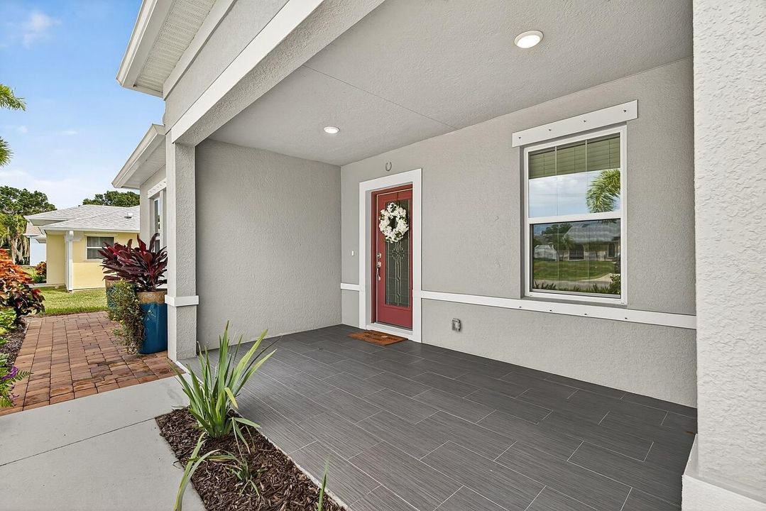 Под контрактом: $429,000 (3 спален, 2 ванн, 2102 Квадратных фут)